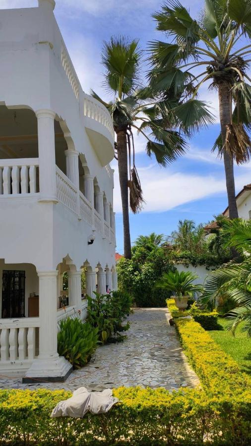 Dulaa Deema Residence Brufut Heights Tranquil Bagian luar foto