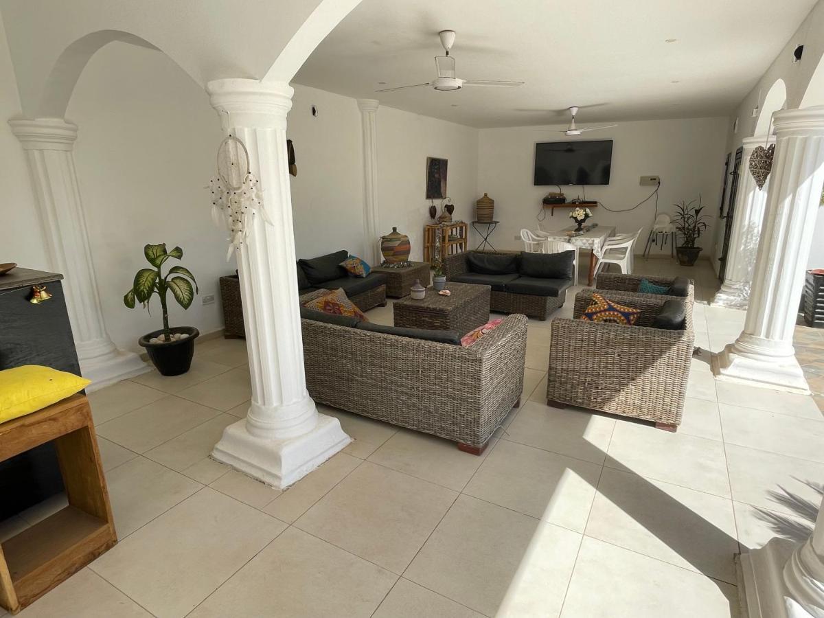 Dulaa Deema Residence Brufut Heights Tranquil Bagian luar foto